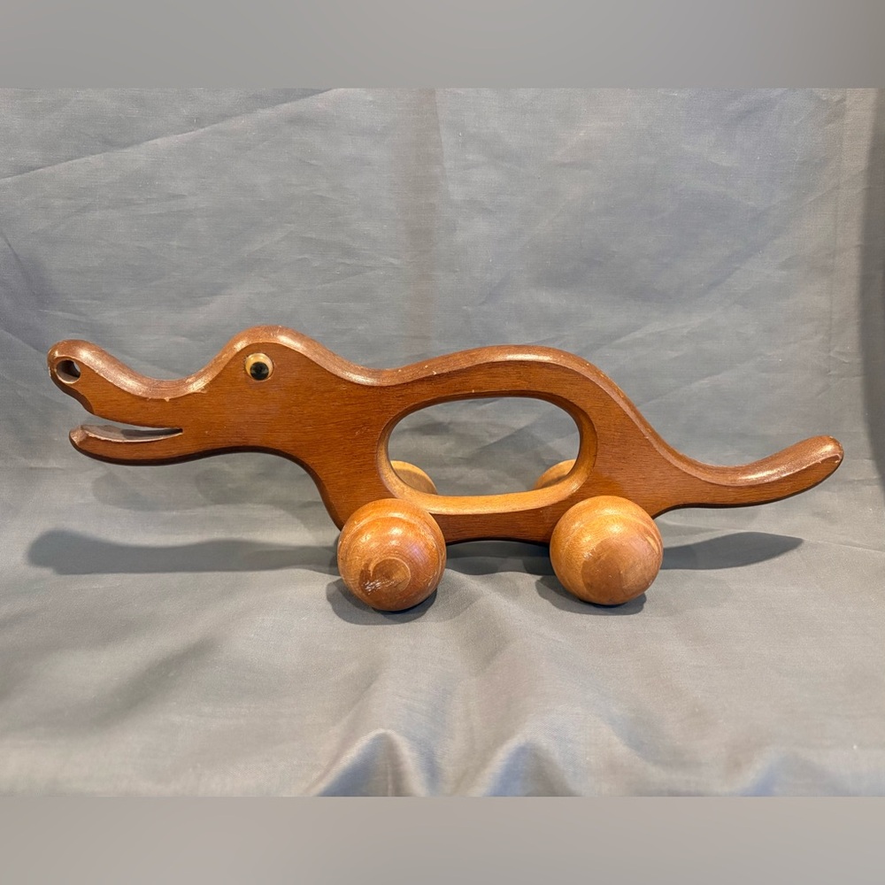 Vintage Toy Wooden Alligator Rolling Pull Wheels Googly Eyes